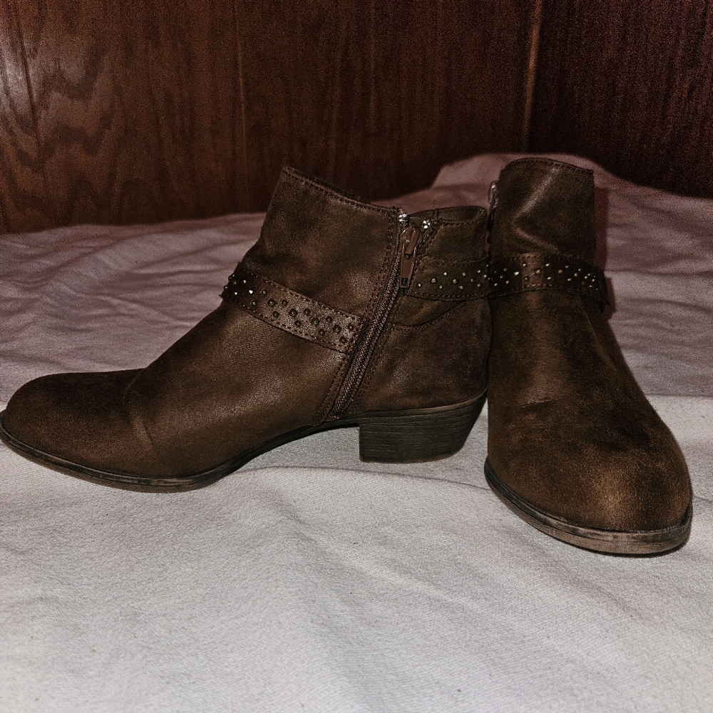 A.N.A. Atlas Woman's Brown Leather Short Boot